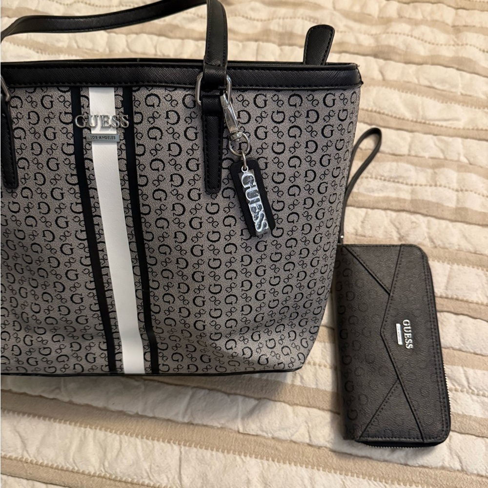 GUESS Monogram Black and White Women’s Bag Set